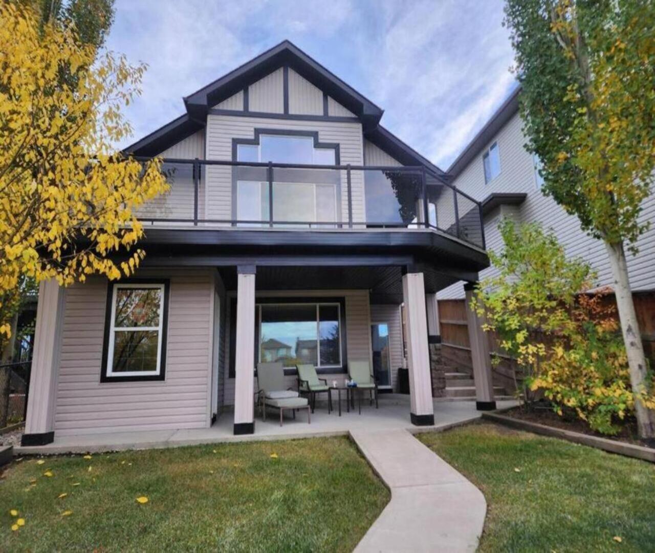 Premium Affordable Open Concept Waterfront Villa YYC Exterior foto